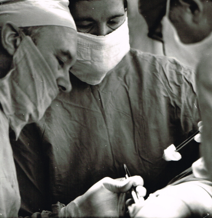 Lekarze w trakcie operacji